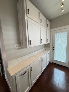305 Enid Street Houston, TX 77009 - Photo 6 of 17 Kitchen cabinets