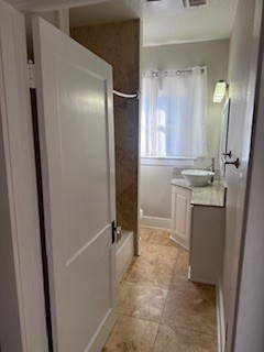 305 Enid Street Houston, TX 77009 - Photo 10 of 17 Main bathroom