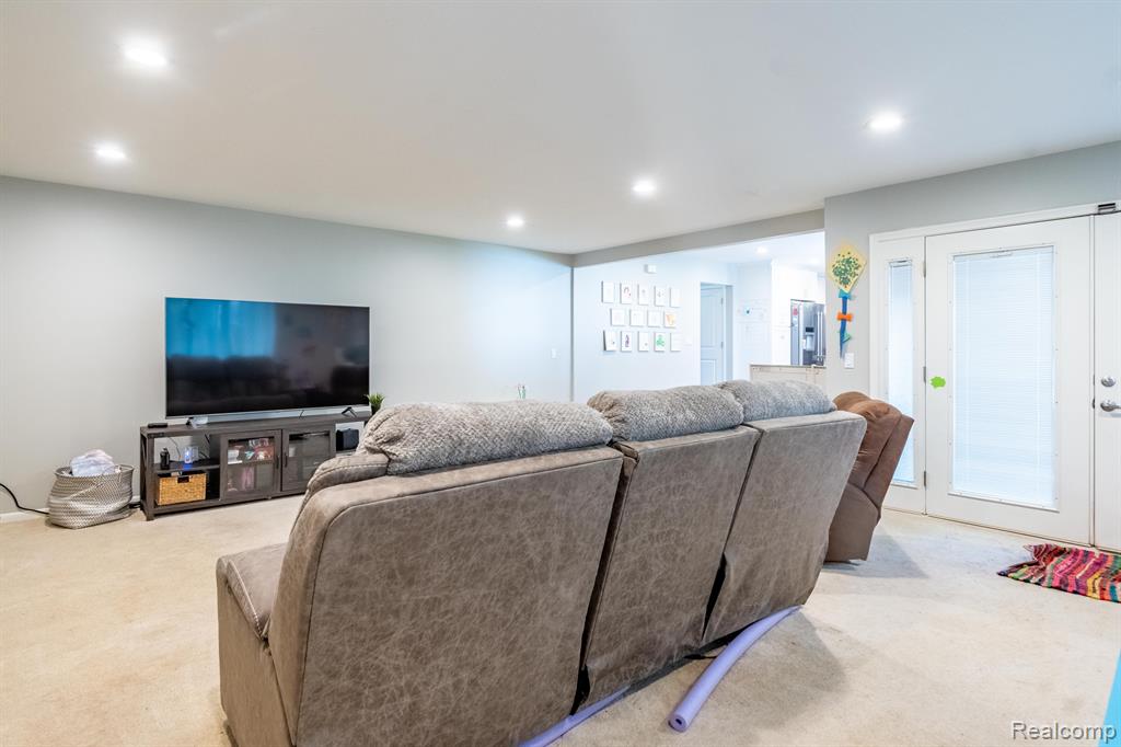 2180 Avoncrest Drive Rochester Hills, MI 48309 - Photo 17 of 46
