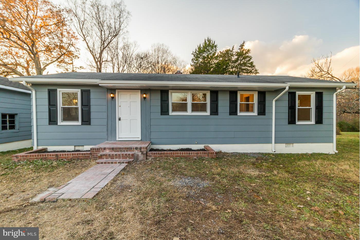 7668 Courthouse Road Spotsylvania, VA 22551 - Photo 2 of 30 Living Room