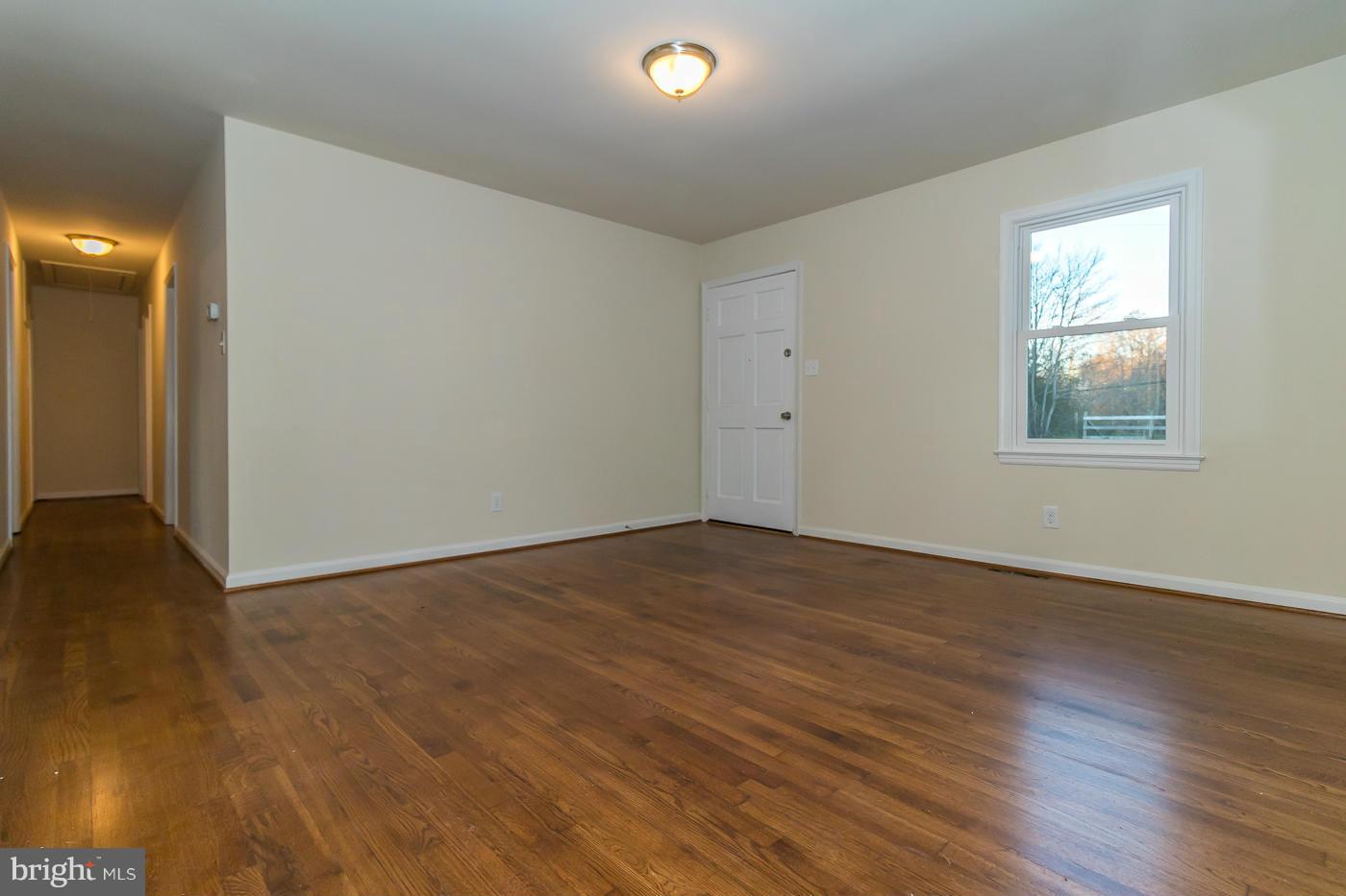 7668 Courthouse Road Spotsylvania, VA 22551 - Photo 3 of 30 Living Room