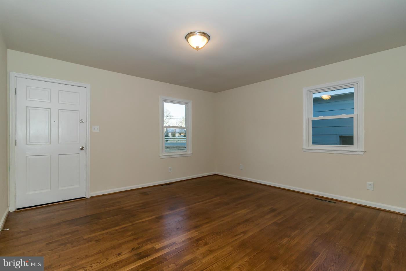 7668 Courthouse Road Spotsylvania, VA 22551 - Photo 4 of 30 Living Room