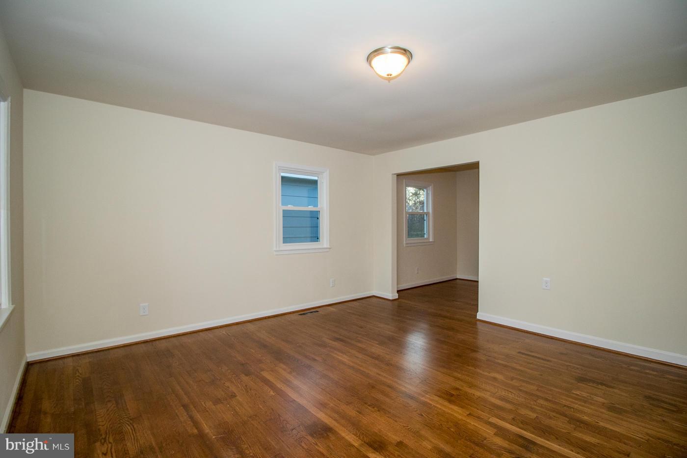 7668 Courthouse Road Spotsylvania, VA 22551 - Photo 5 of 30 Living Room