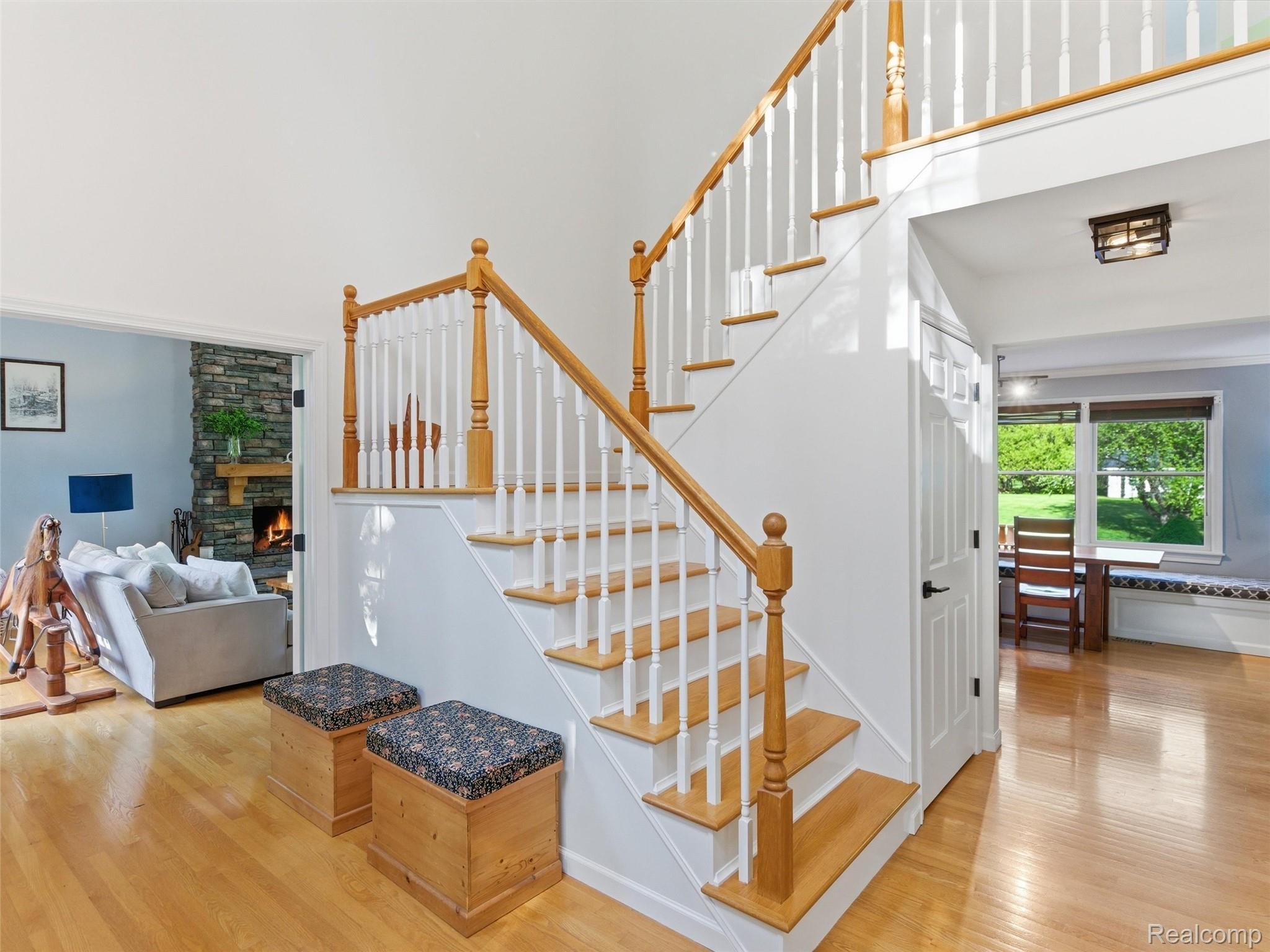 1185 Avon Circle West Rochester, MI 48309 - Photo 10 of 74 Staircase with hardwood floors off the entry