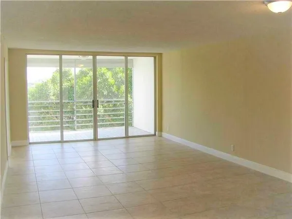 $1,800 | 2940 North Course Drive, Unit 604, Pompano Beach, FL 33069
