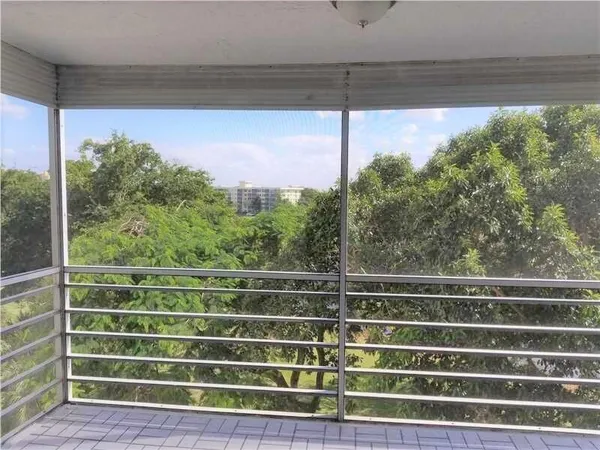 $1,800 | 2940 North Course Drive, Unit 604, Pompano Beach, FL 33069