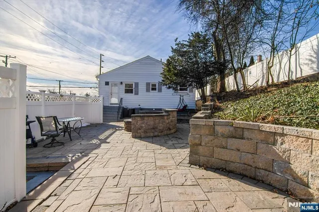 $4,400 | 301 Riverview Road, Pompton Lakes, NJ 07442