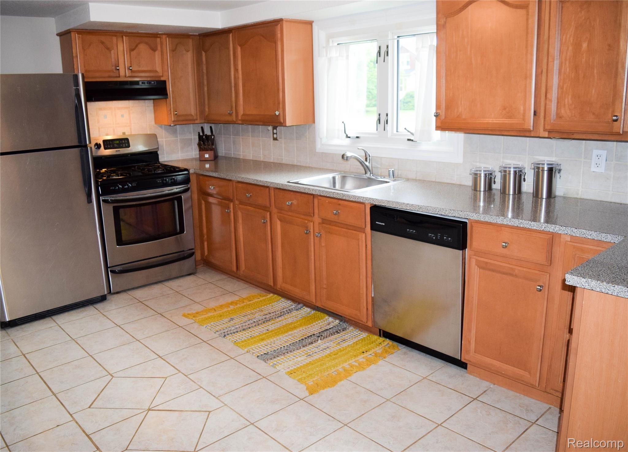 28295 Waltz Road New Boston, MI 48164 - Photo 18 of 36 DSC_0091.jpg
