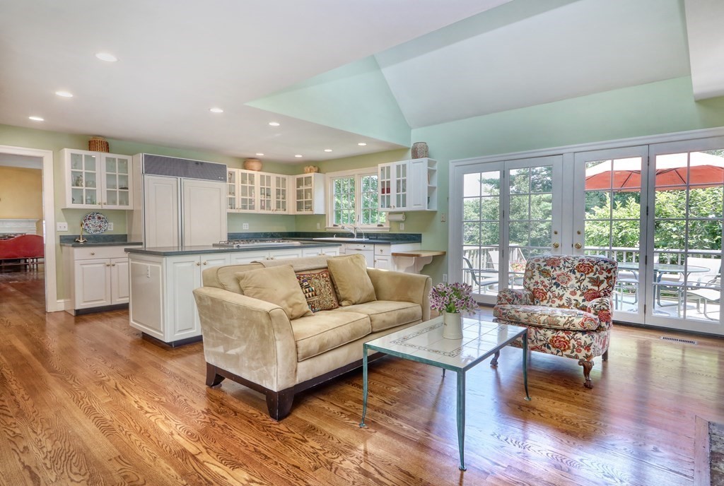 28 Jackson Pond Road, Unit 28 Dedham, MA 02026 - Photo 3 of 29 Gallery Image 3