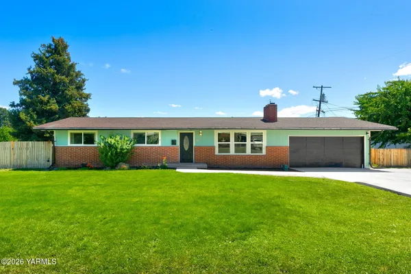 $450,000 | 405 North 42nd Avenue, Yakima, WA 98908