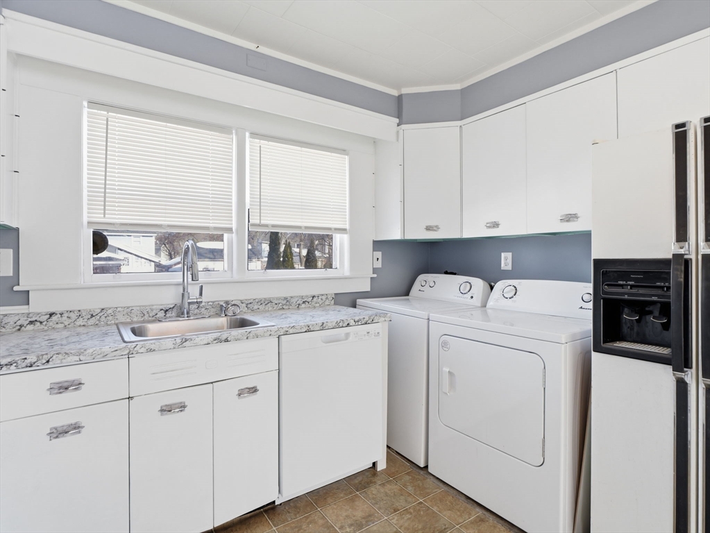 74 Carlisle Street Lowell, MA 01852 - Photo 17 of 41