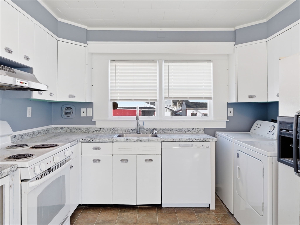 74 Carlisle Street Lowell, MA 01852 - Photo 19 of 41