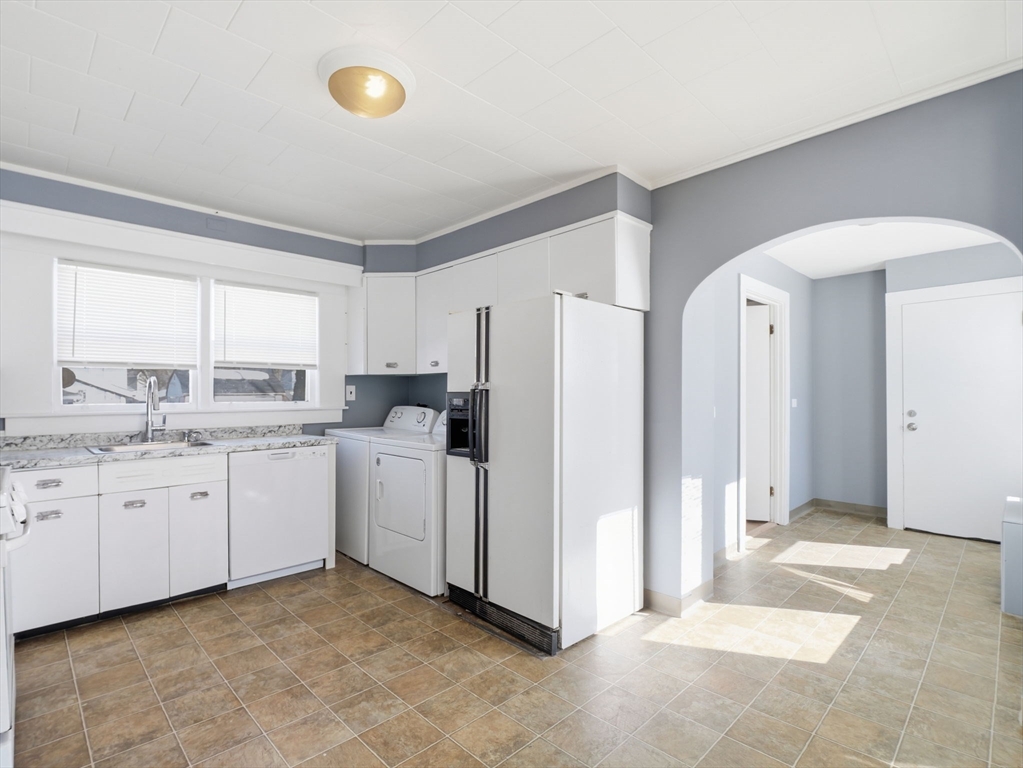 74 Carlisle Street Lowell, MA 01852 - Photo 20 of 41