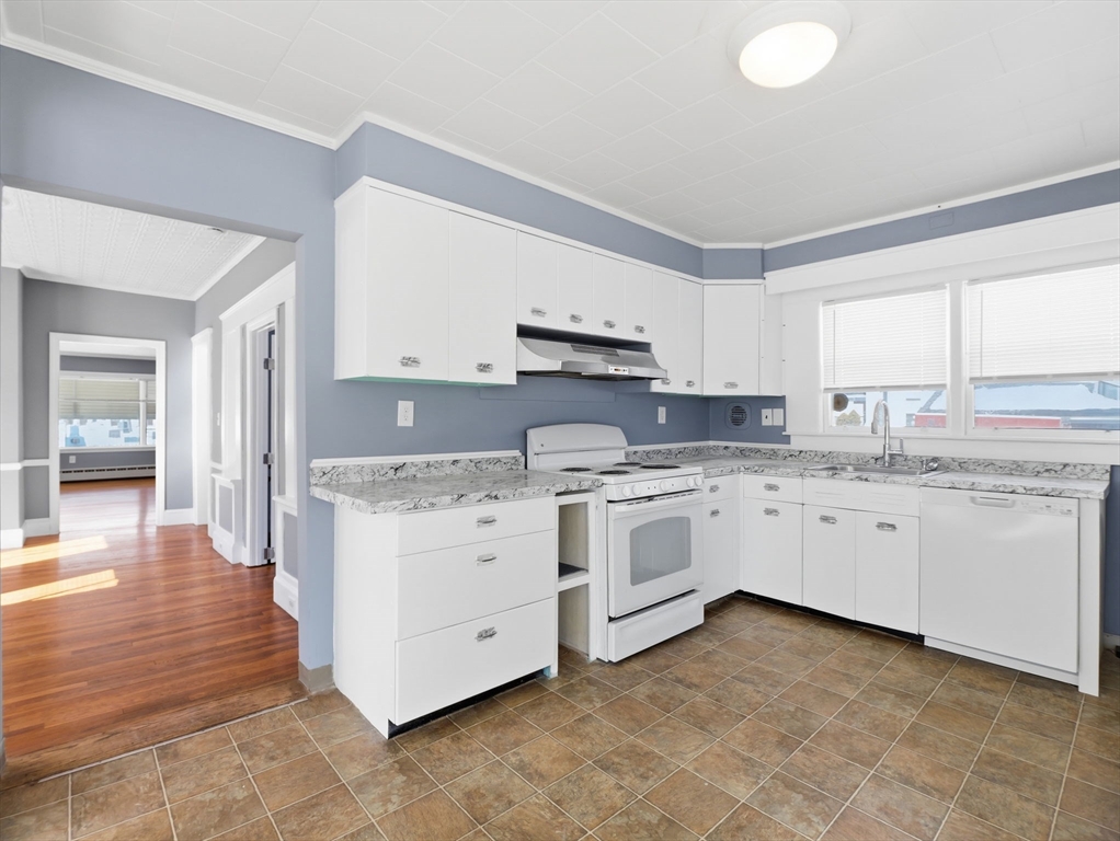 74 Carlisle Street Lowell, MA 01852 - Photo 21 of 41