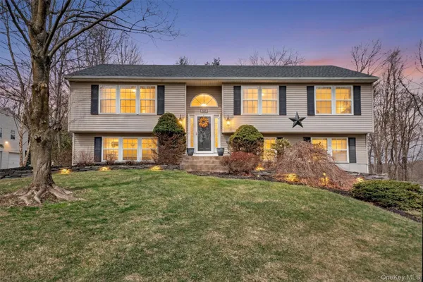 $569,900 | 123 Foxwood Drive South, Newburgh, NY 12550