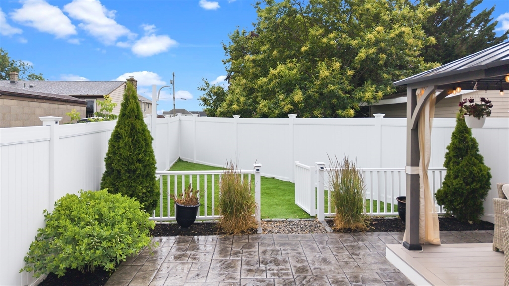 127 Middlesex Street Fall River, MA 02723 - Photo 34 of 38