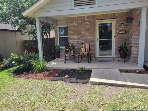 $1,525 | 703 Meadow Gate, Converse, TX 78109