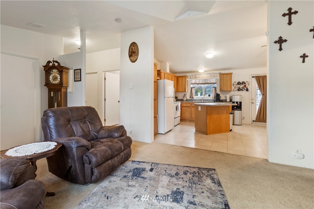331 R Street Southeast Auburn, WA 98002 - Photo 5 of 26 Gallery Image 5