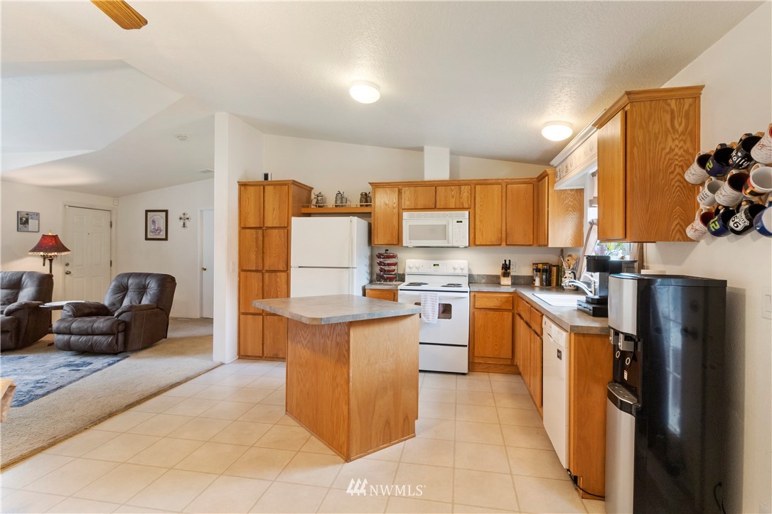 331 R Street Southeast Auburn, WA 98002 - Photo 7 of 26 Gallery Image 7