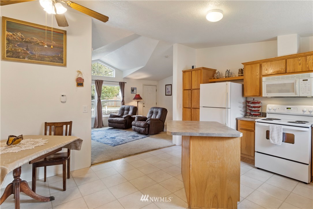 331 R Street Southeast Auburn, WA 98002 - Photo 8 of 26 Gallery Image 8