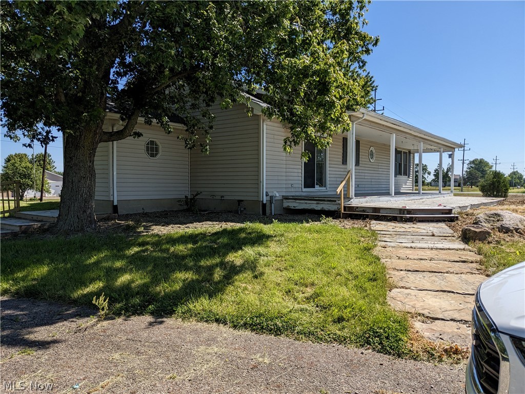 13096 Smith Road Wellington, OH 44090 - Photo 3 of 24