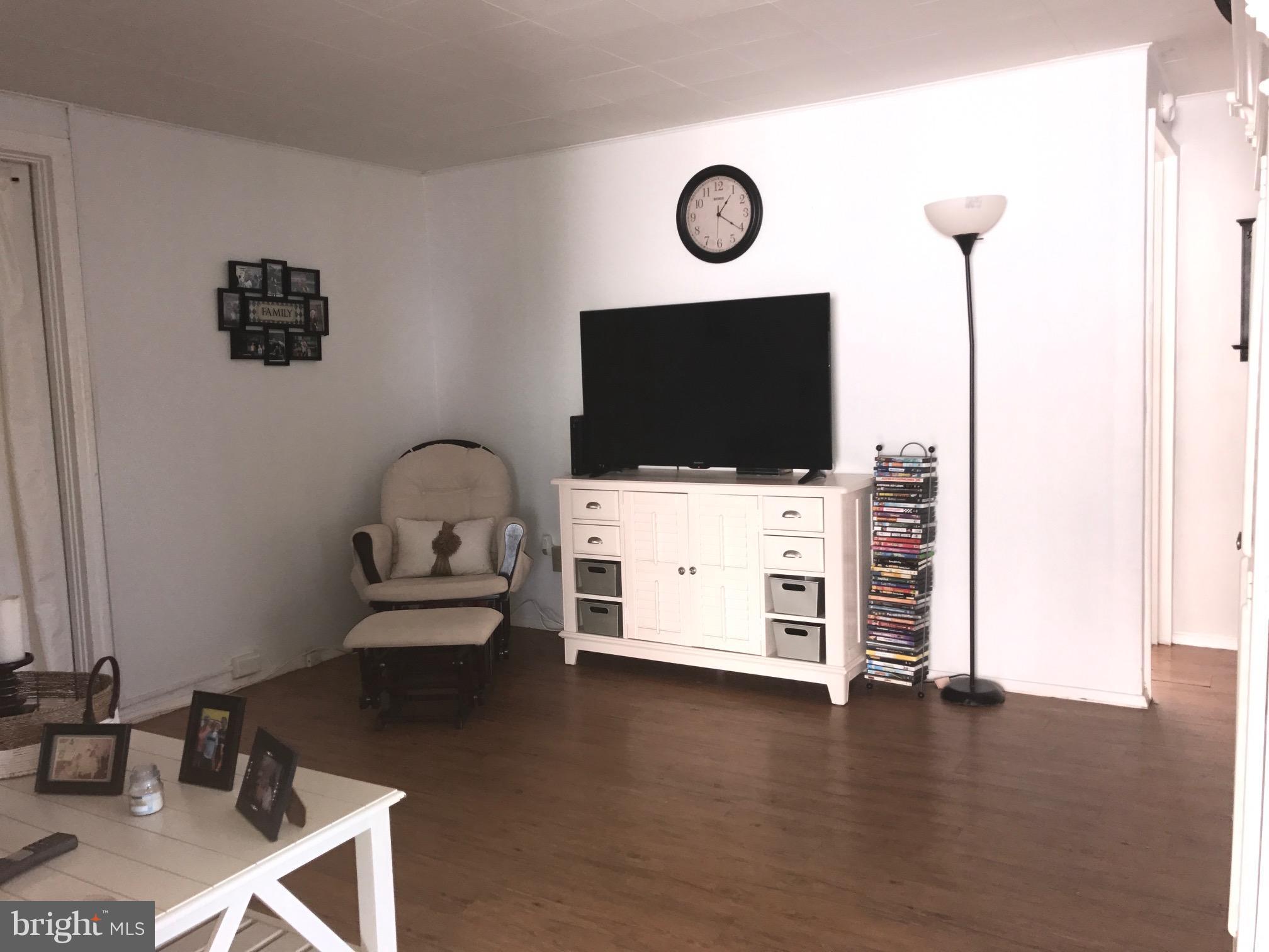 2405 Alma Road Baltimore, MD 21227 - Photo 5 of 10 Living Room