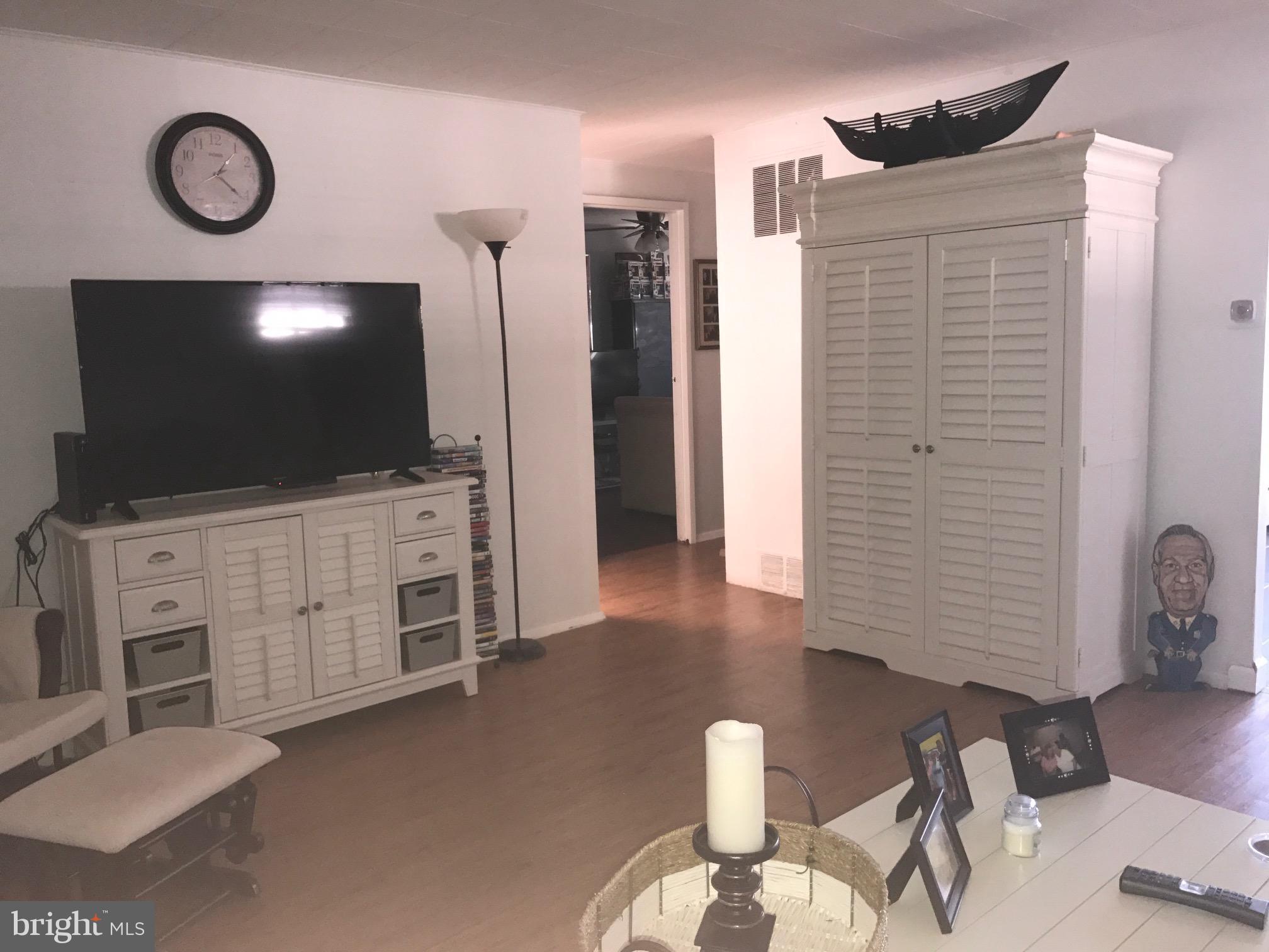 2405 Alma Road Baltimore, MD 21227 - Photo 6 of 10 Living Room