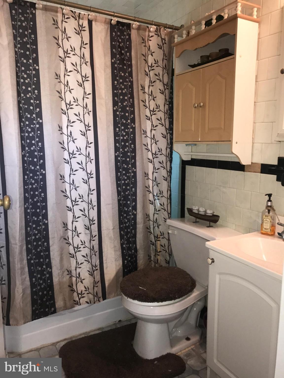 2405 Alma Road Baltimore, MD 21227 - Photo 7 of 10 Bath