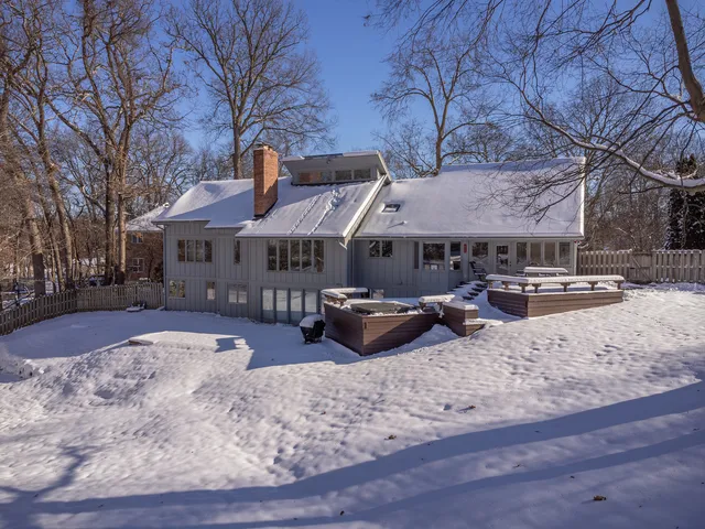 a view of a yard with cars