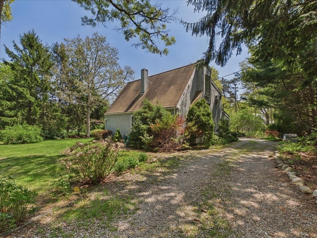 621 Locustfield Road Falmouth, MA 02536 - Photo 9 of 41
