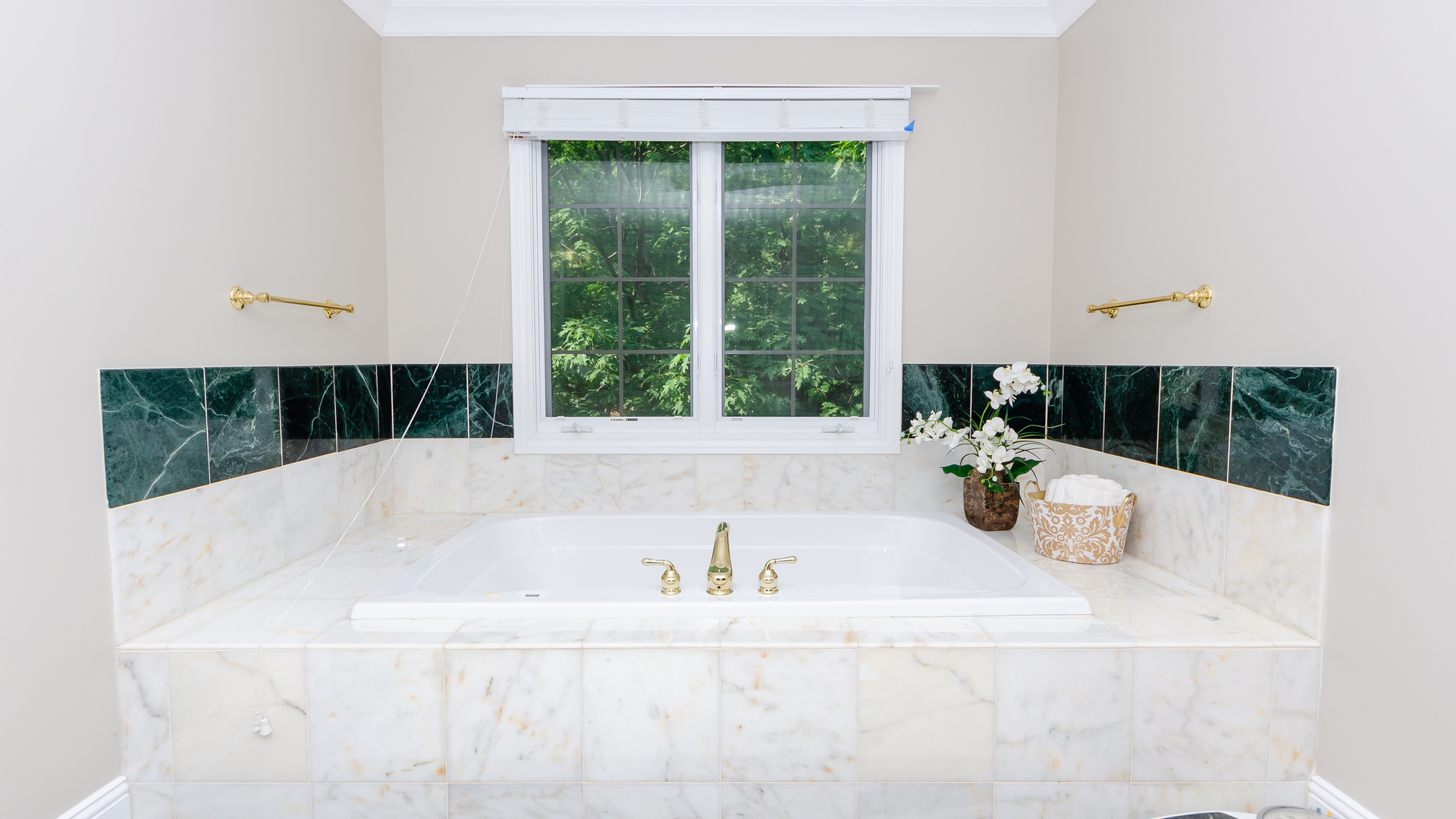 230 Devon Drive Burr Ridge, IL 60527 - Photo 61 of 94 a bath tub sitting in a bathroom next to a window
