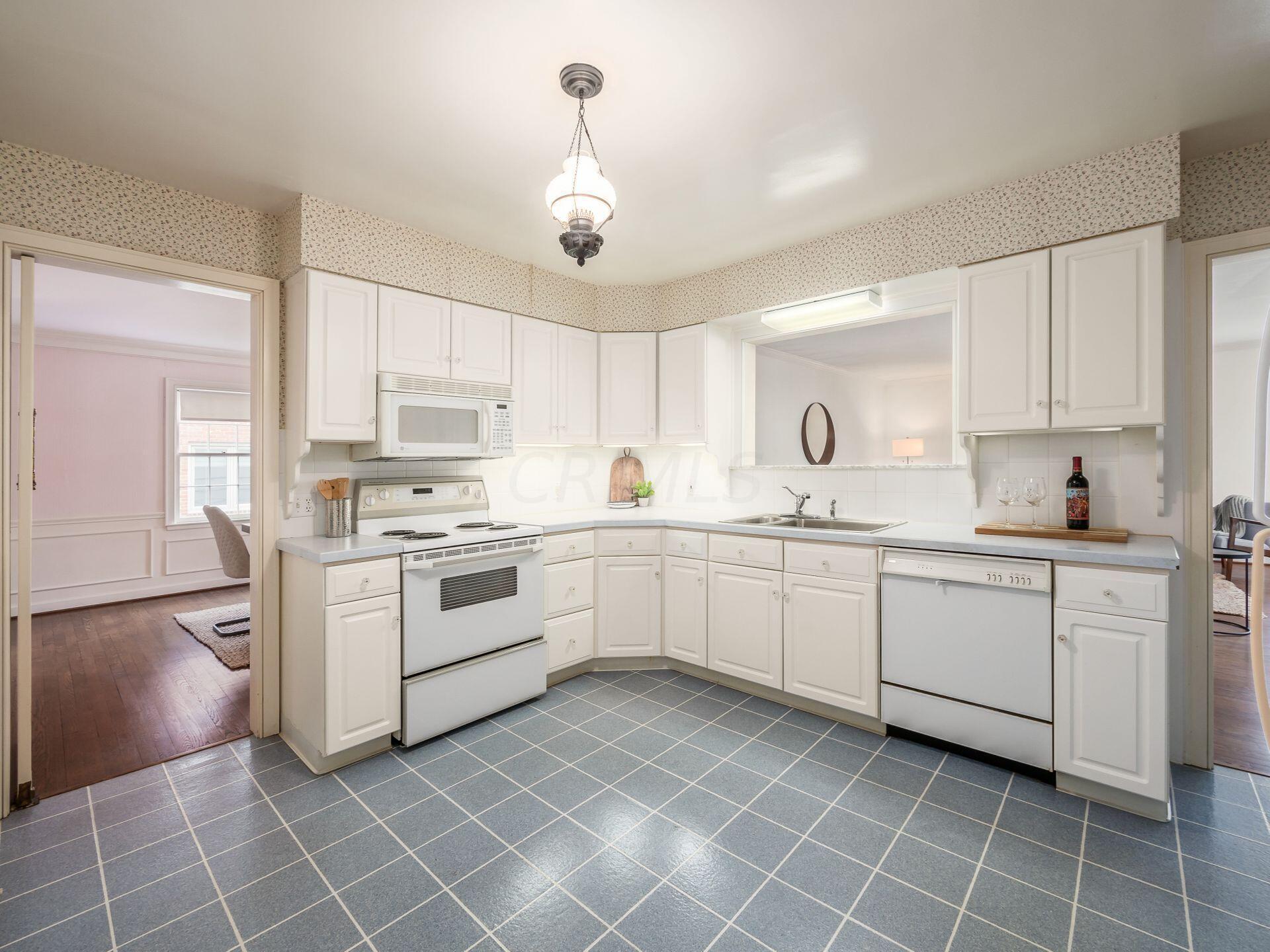 2470 Abington Road Columbus, OH 43221 - Photo 8 of 30 Kitchen