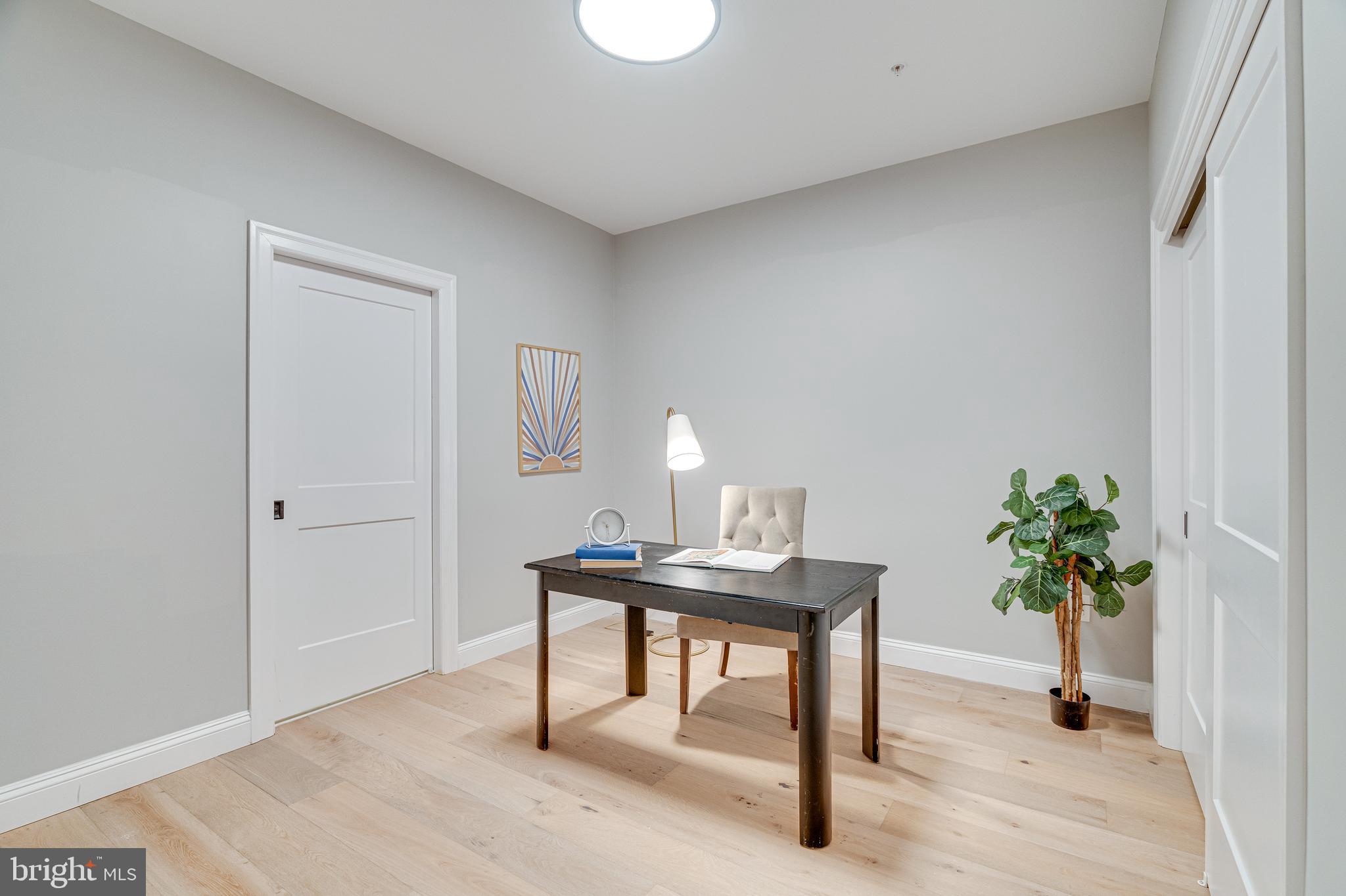 467 M Street Northwest, Unit 1 Washington, DC 20001 - Photo 32 of 43 3rd Bedroom/ Den
