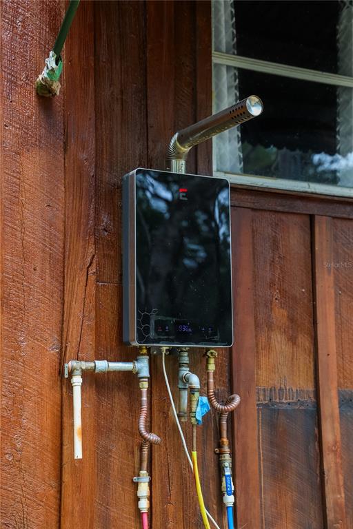 3850 Southeast 22 Court Bronson, FL 32621 - Photo 40 of 40 a close view of water heater