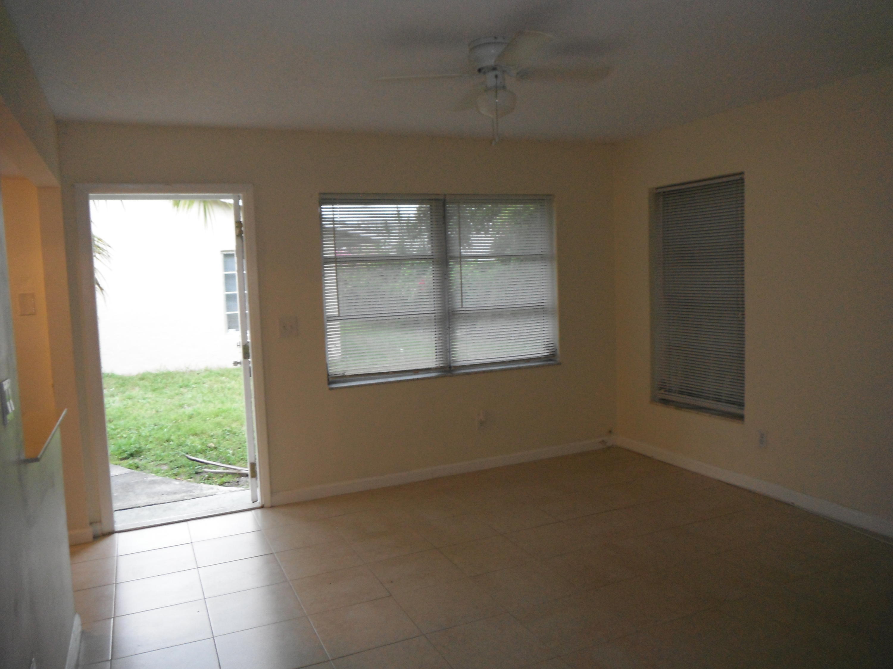 4660 Schall Road West Palm Beach, FL 33417 - Photo 11 of 13 living room