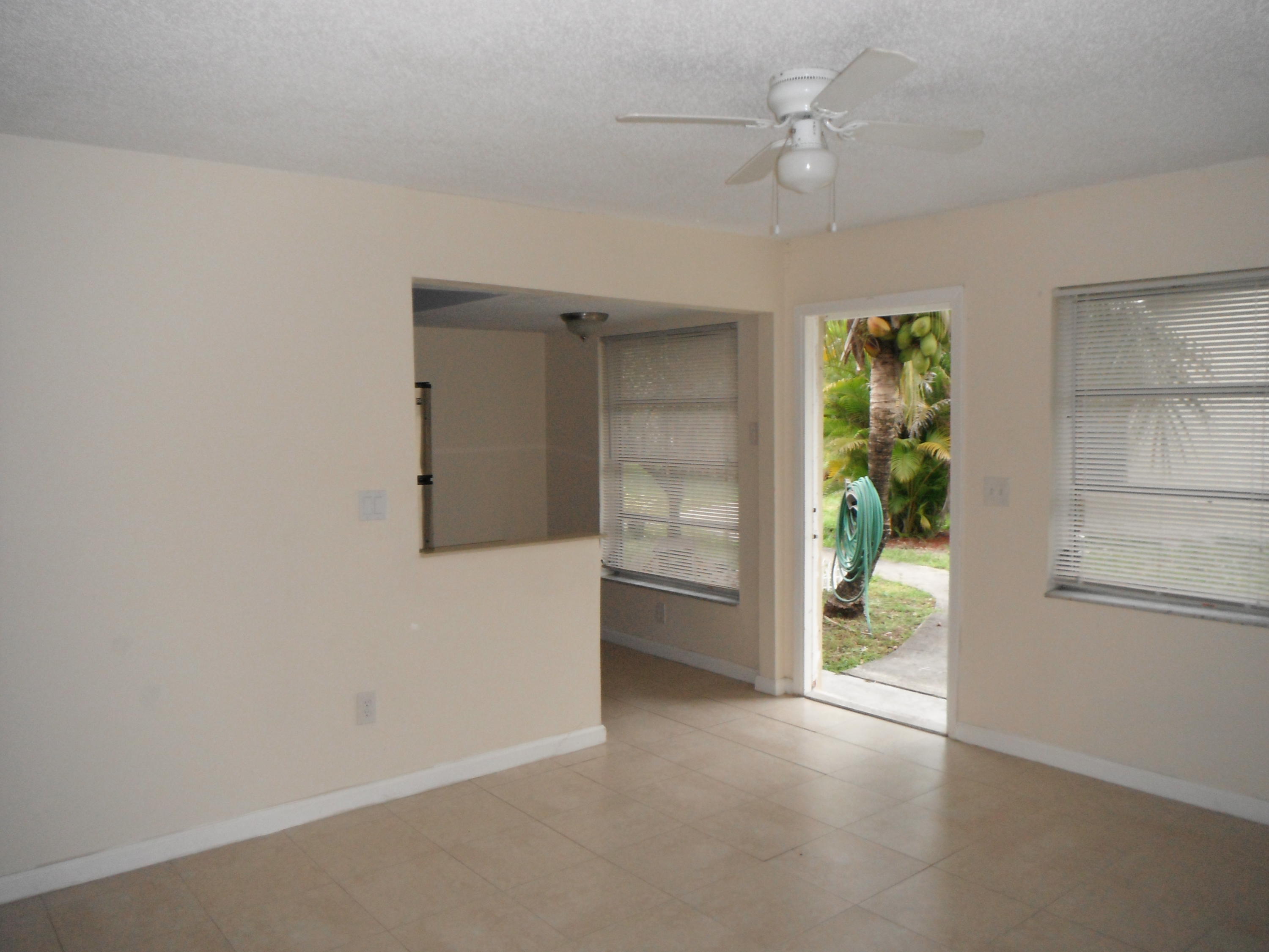 4660 Schall Road West Palm Beach, FL 33417 - Photo 5 of 13 living room