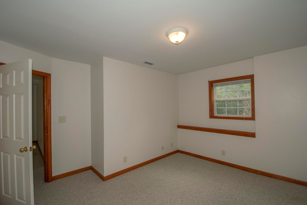 5224 Laurel Ridge Young Harris, GA 30582 - Photo 33 of 39 an empty room with a workbench