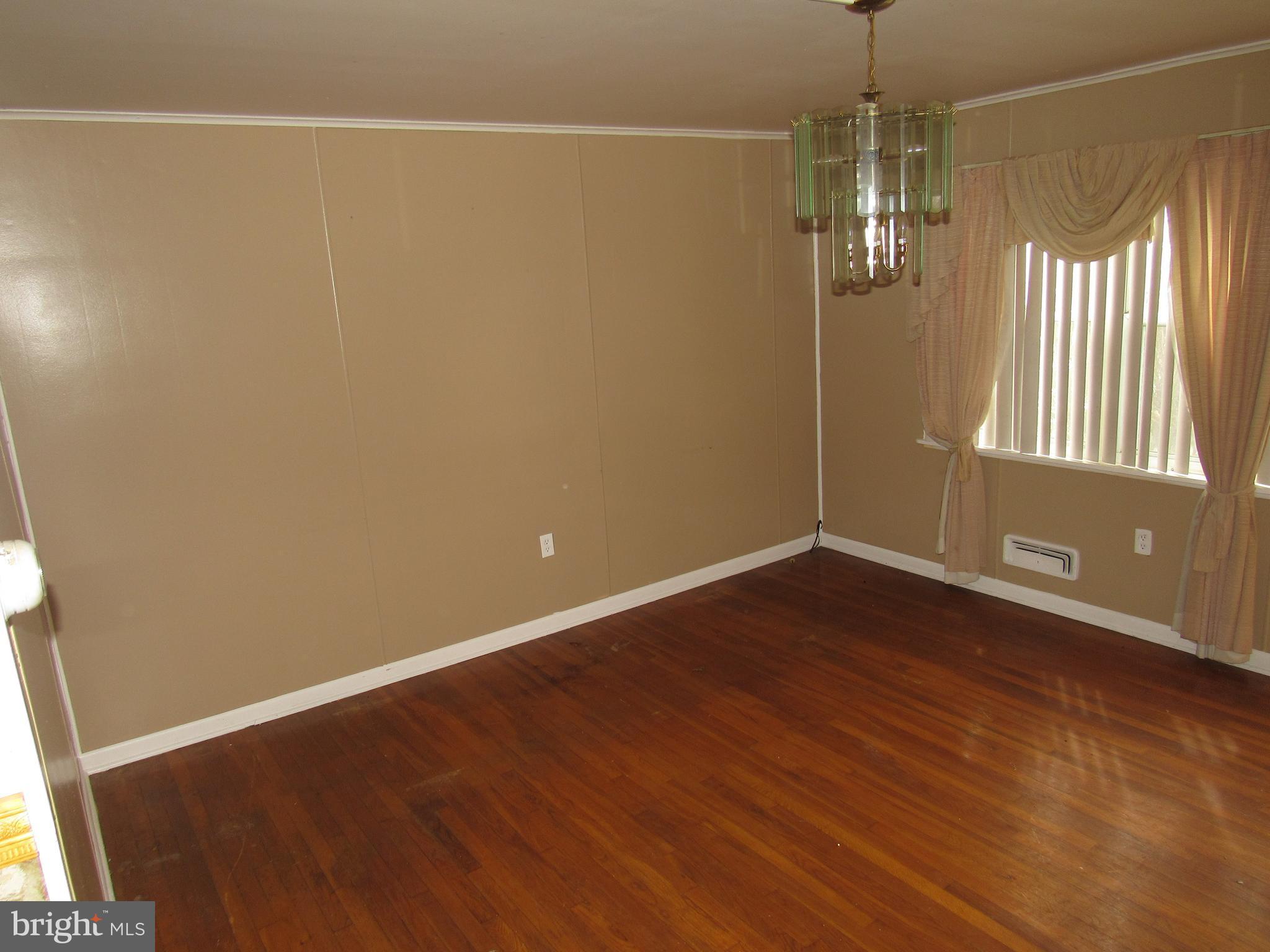 4740 Vancouver Road Baltimore, MD 21229 - Photo 2 of 26 Living Room