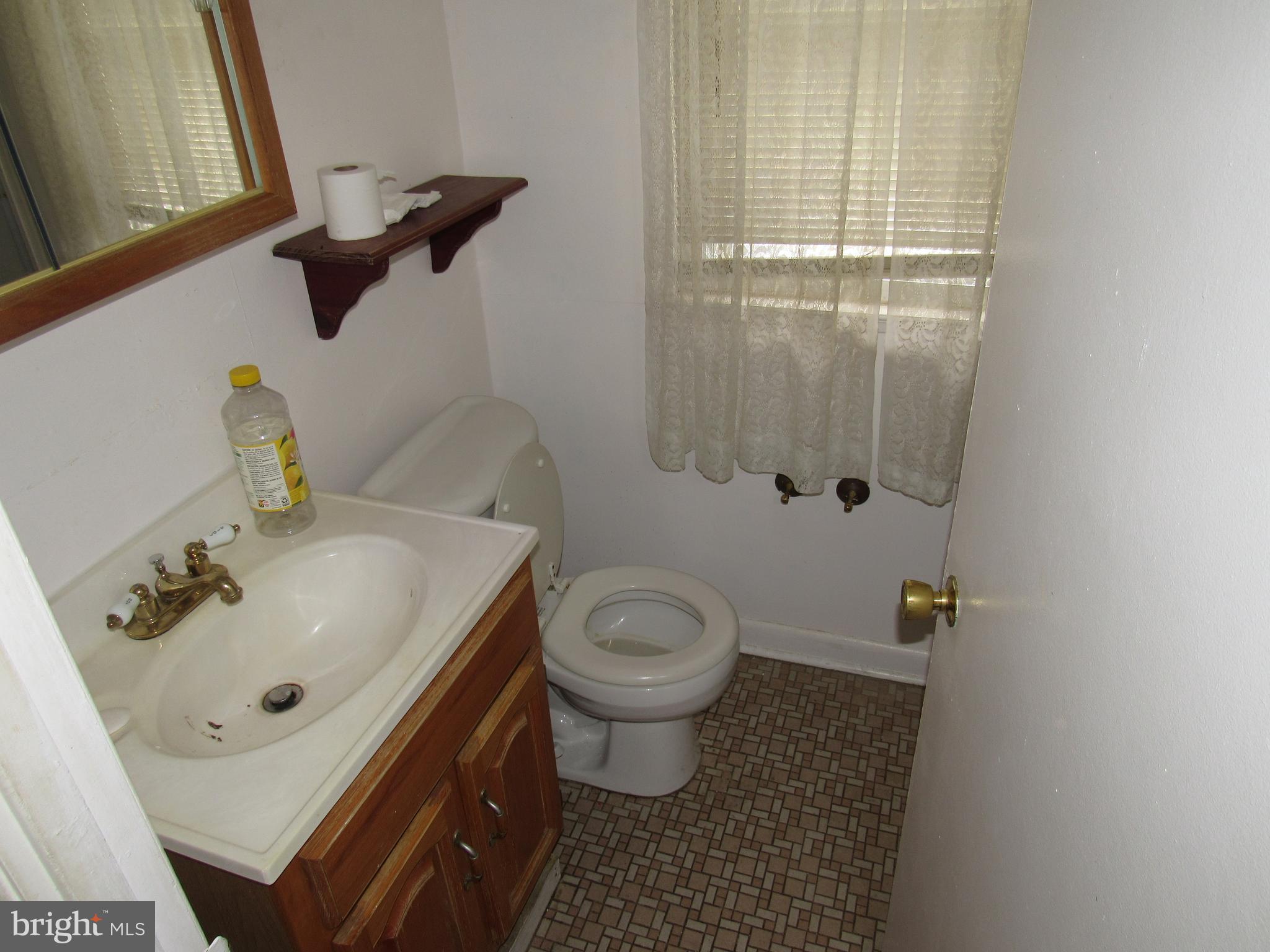4740 Vancouver Road Baltimore, MD 21229 - Photo 15 of 26 Bath