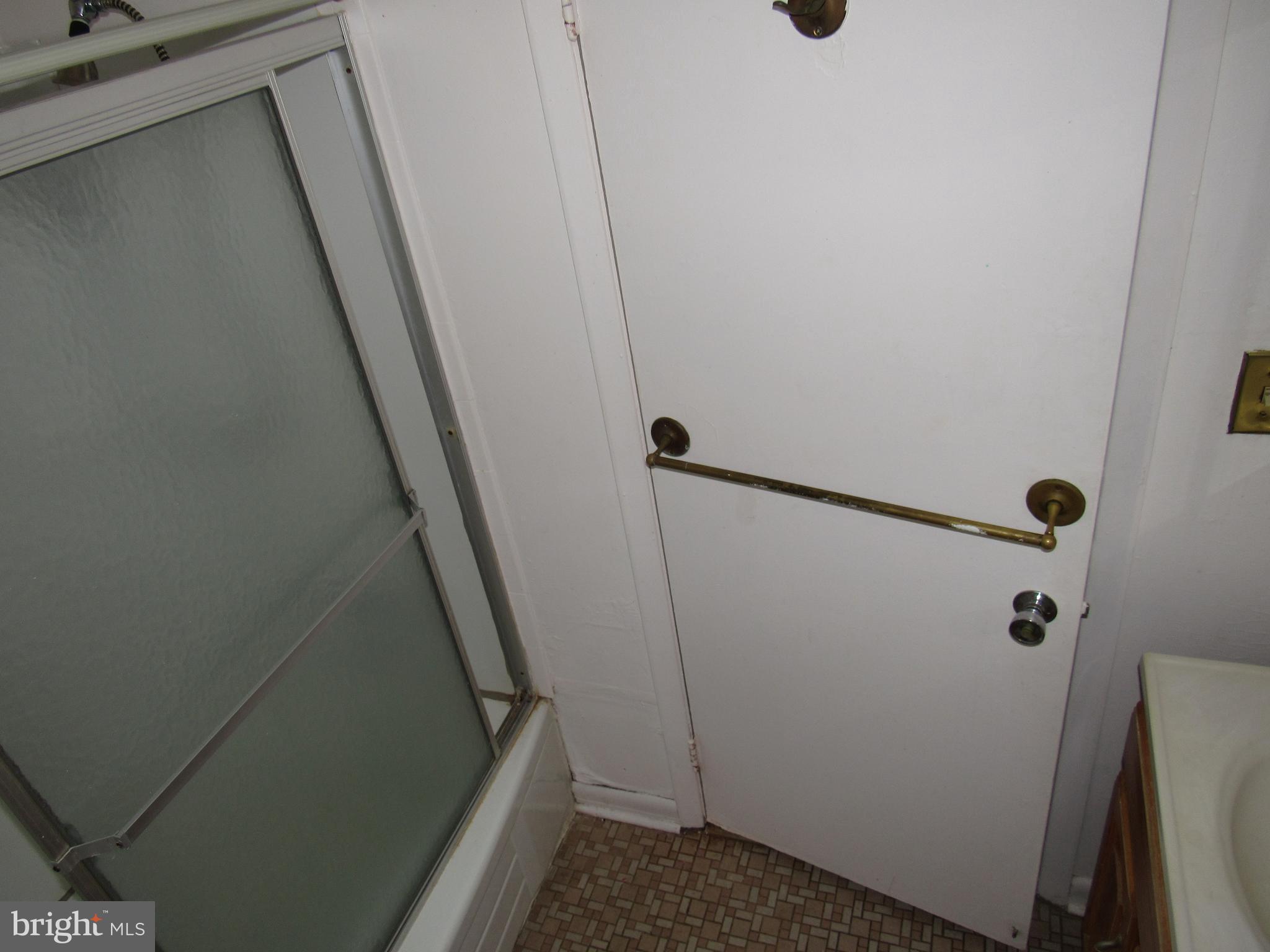 4740 Vancouver Road Baltimore, MD 21229 - Photo 16 of 26 Bath