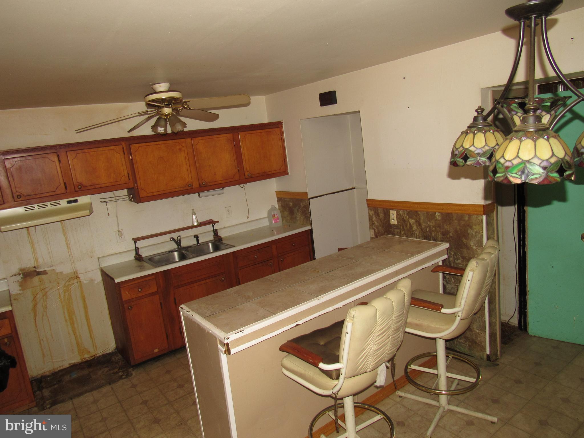 4740 Vancouver Road Baltimore, MD 21229 - Photo 6 of 26 Living Room