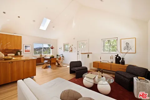 $1,549,000 | 2112 Duane Street, Los Angeles, CA 90039