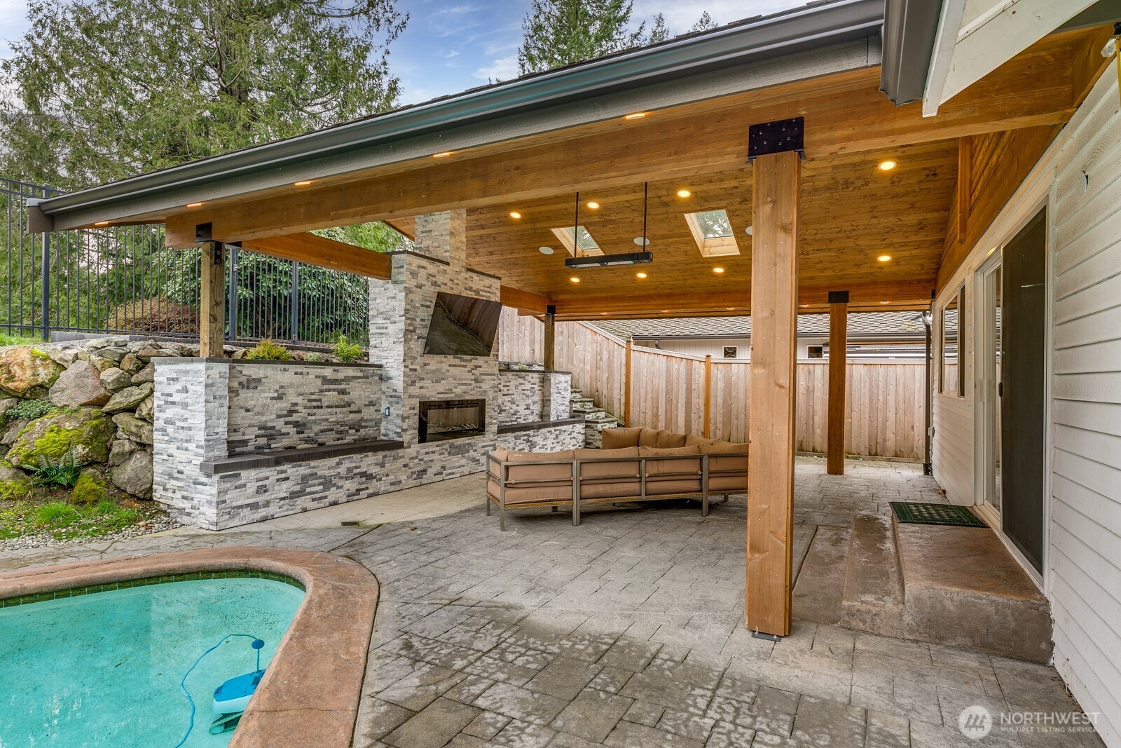 14801 Southeast Fairwood Boulevard Renton, WA 98058 - Photo 4 of 32