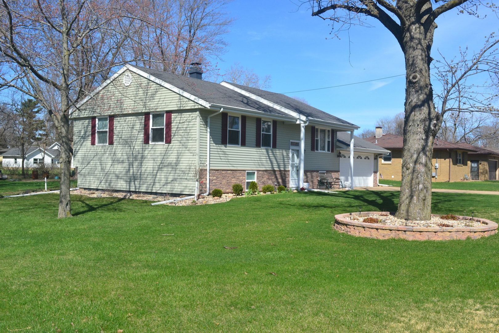 1702 Sharon Road Streator, IL 61364 - Photo 2 of 23
