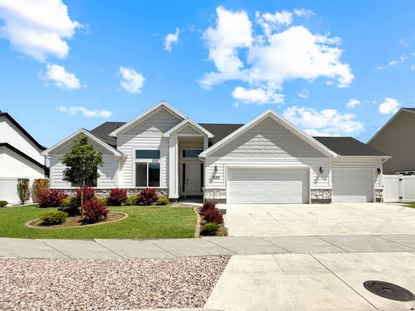 $664,999 | 620 South Riverside Way, South Weber, UT 84405