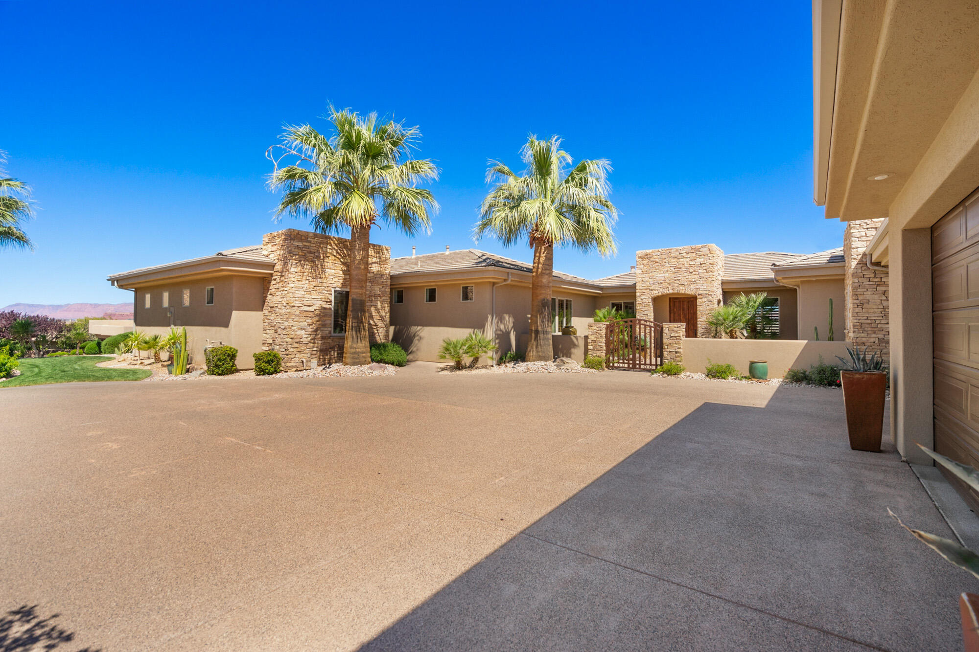 1815 Paragon Drive St. George, UT 84790 - Photo 3 of 48 1815 Paragon Dr Entrance-004