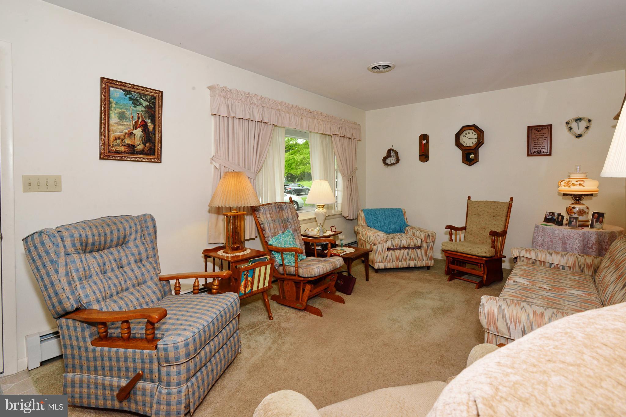 732 County Line Road Telford, PA 18969 - Photo 5 of 33 Living Room