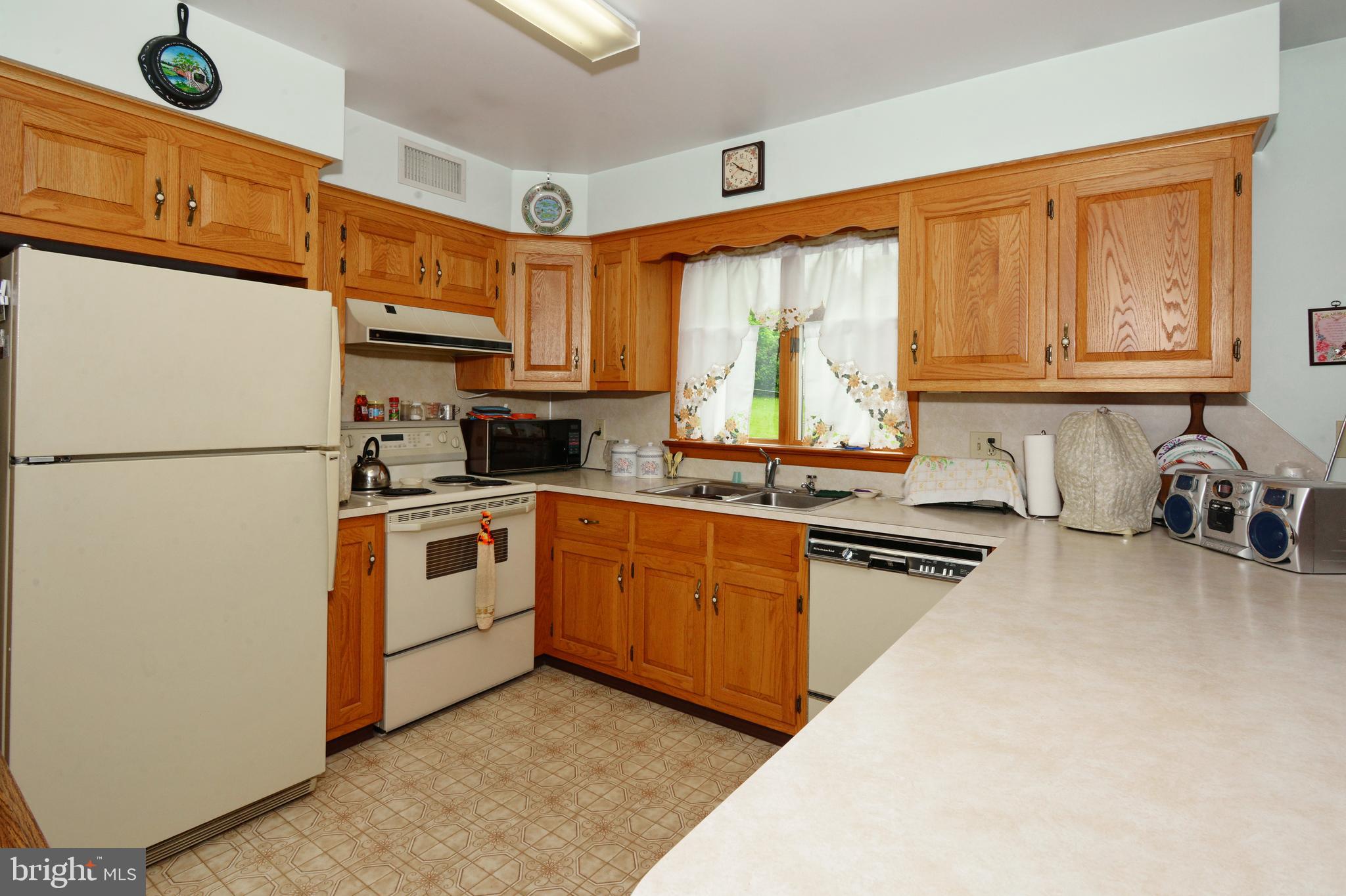732 County Line Road Telford, PA 18969 - Photo 8 of 33 Kitchen with Double Sink
