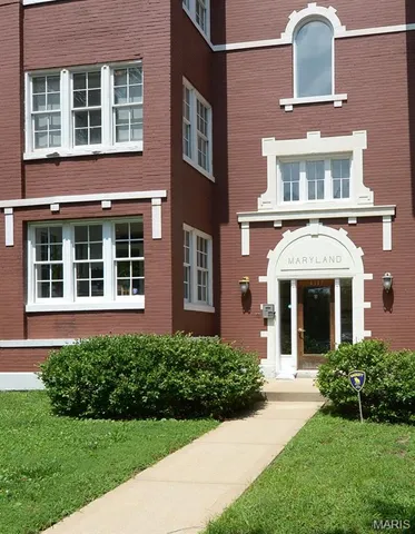 $2,495 | 4317 Maryland Avenue, Unit 1W, St. Louis, MO 63108
