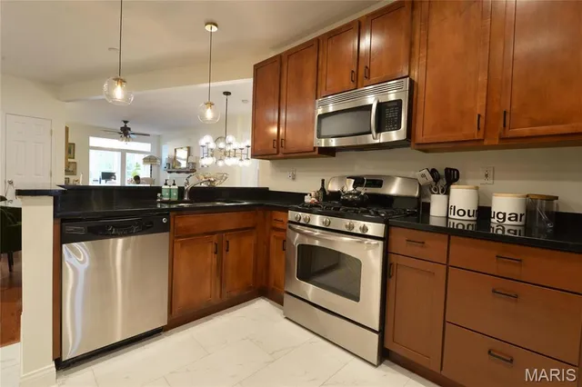 $2,495 | 4317 Maryland Avenue, Unit 1W, St. Louis, MO 63108